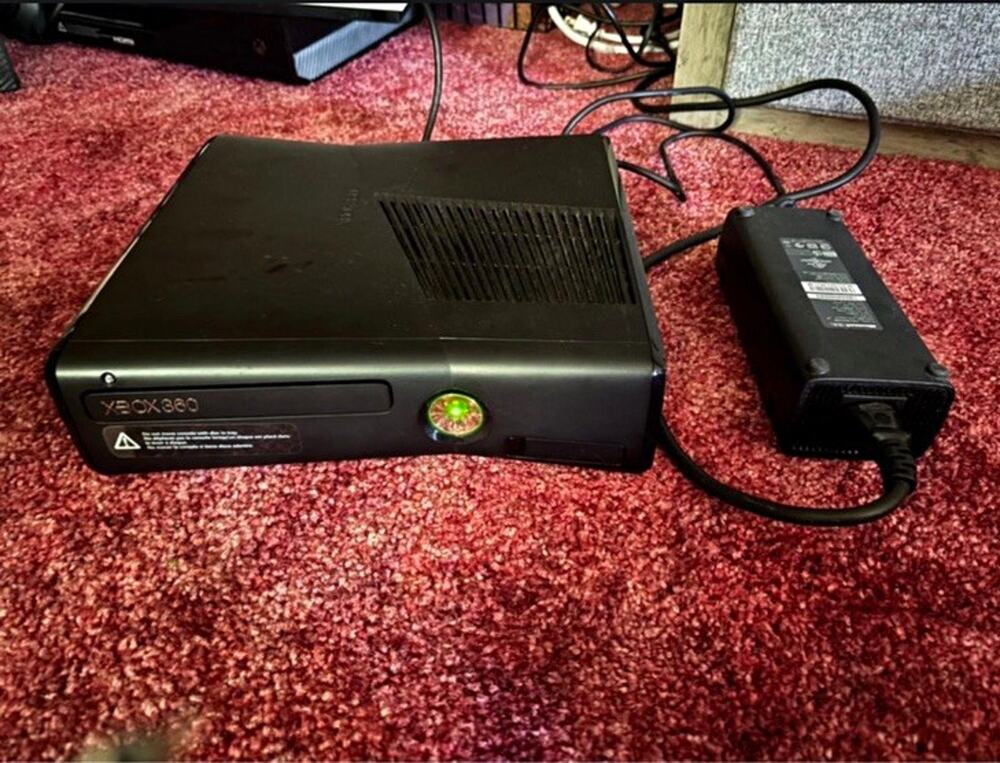 Microsoft Xbox 360 Console w/ Kinect, HDMI, Power Adapter, 5 Dance/Fitness Games
